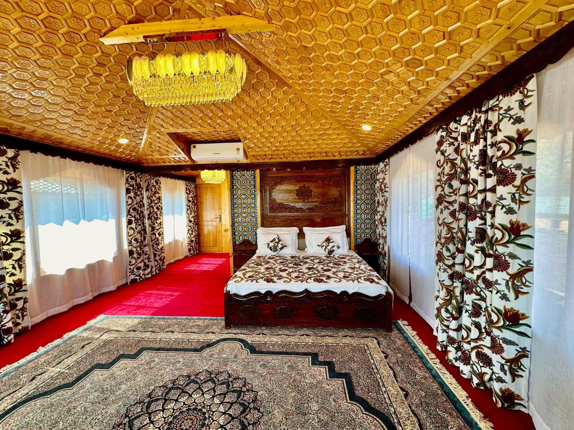 New Jacquline Heritage Houseboats Σριναγκάρ Εξωτερικό φωτογραφία