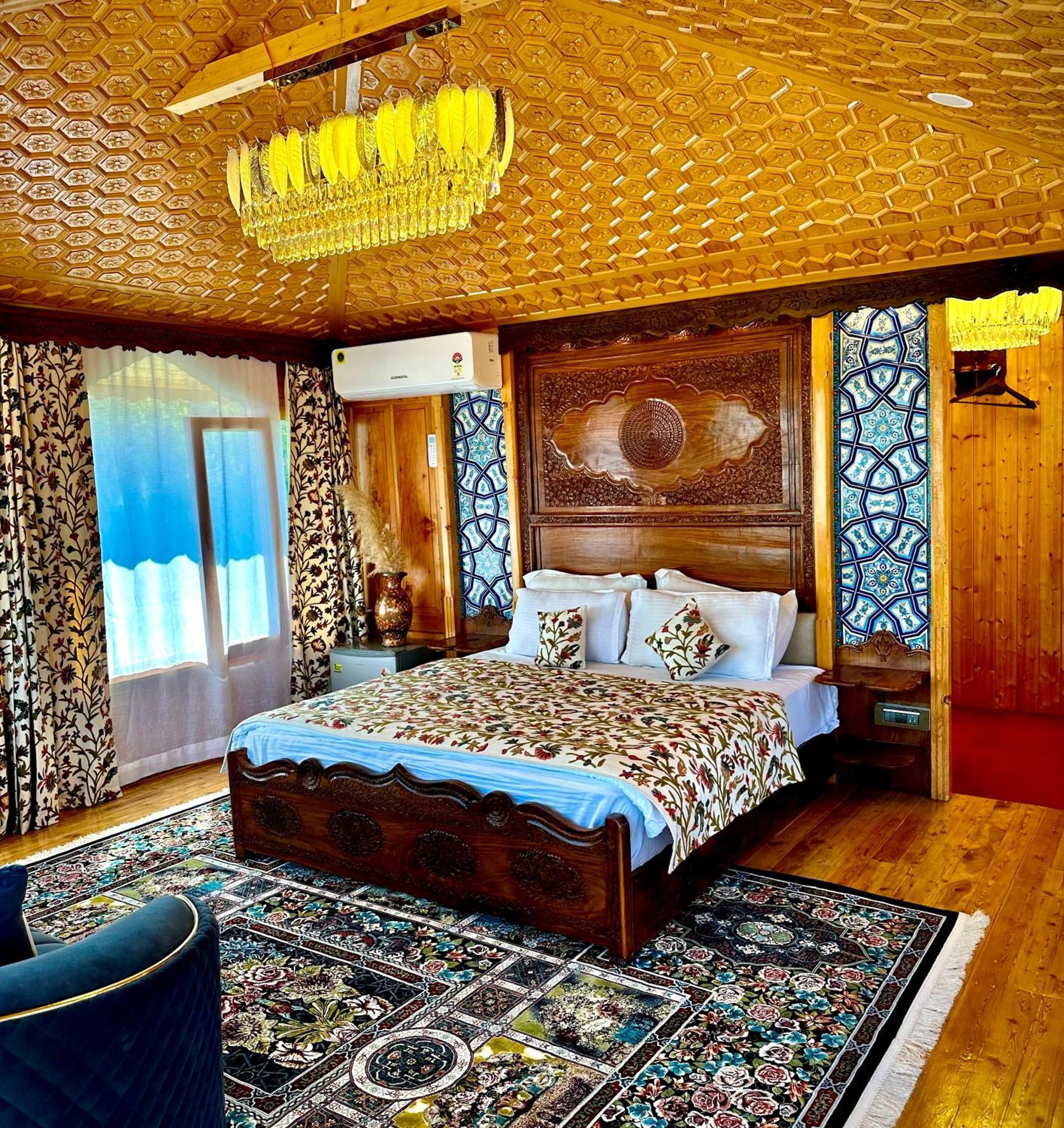 New Jacquline Heritage Houseboats Σριναγκάρ Εξωτερικό φωτογραφία