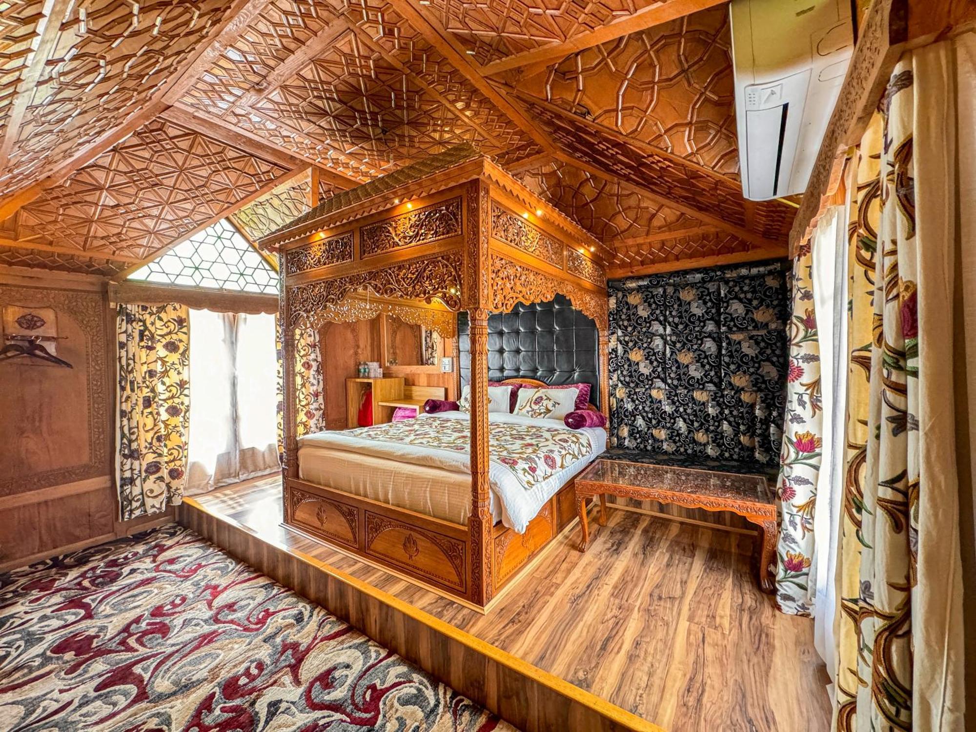 New Jacquline Heritage Houseboats Σριναγκάρ Εξωτερικό φωτογραφία