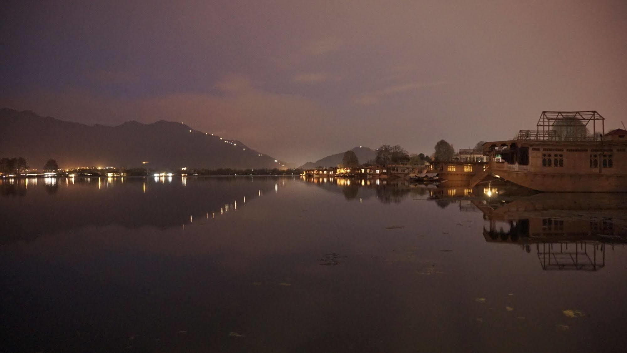 New Jacquline Heritage Houseboats Σριναγκάρ Εξωτερικό φωτογραφία